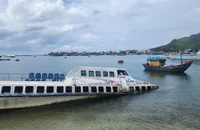 Tàu cao tốc ra Lý Sơn hàng chục tỉ đồng thành đống sắt hoen gỉ
