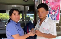 Hoàn trả 2.200 USD cho hành khách bỏ quên ở ga Quảng Ngãi