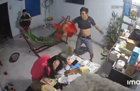 Clip ghi cảnh anh trai cầm ghế đập liên tiếp vào đầu cô gái ở Quảng Ngãi