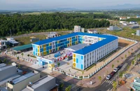 Hơn 1.300 học sinh vùng khu kinh tế Dung Quất chuyển vào học trong ngôi trường 42 tỉ