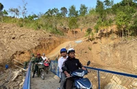Thông đường Quân Dân, nối lại giao thông với 5 thôn bị chia cắt do sạt lở núi