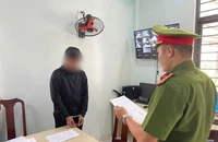 Bé gái 14 tuổi bị 2 thanh niên chuốc uống rượu say rồi xâm hại