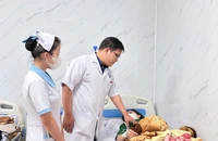 Vụ nghi ngộ độc bánh mì ở Quảng Ngãi: Gần 30 người nhập viện, ngành y tế vào cuộc khẩn cấp