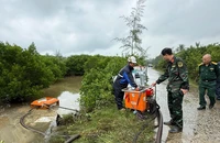 Chùm ảnh khẩn trương khắc phục sự cố tràn dầu tại Quảng Ngãi
