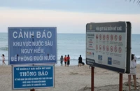 Ba cha con gặp nạn khi tắm biển ở Quảng Ngãi