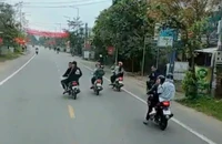 Lạng lách, tạt đầu đoàn xe chở tân binh để 'cổ vũ' bạn nhập ngũ, 4 người bị mời làm việc
