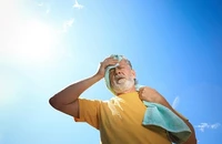 Những bệnh người cao tuổi dễ mắc trong mùa nắng nóng