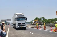 Chùm ảnh: Những phương tiện đầu tiên được đi vào cao tốc Quảng Ngãi - Hoài Nhơn