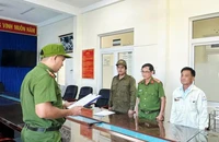 Bắt tạm giam bị can ném gạch vào mặt bé gái tại Quảng Ngãi