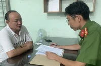 Vụ người đàn ông đập kính ô tô ở Bình Dương: Có dấu hiệu của những tội gì?