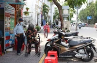 Đi ăn được giữ xe miễn phí, mất trộm xe ai đền?