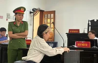 Sáng nay, tòa xét xử YouTuber Đinh Thị Lan vì loạt video liên quan bà Nguyễn Phương Hằng