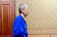 Bảo vệ một trường tiểu học bị cáo buộc nhiều lần xâm hại 2 bé gái 