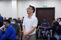 Vụ ông Trần Hùng bị cáo buộc nhận hối lộ 300 triệu: Tòa nghị án kéo dài 