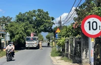 CSGT-TT Công an TX Điện Bàn tuần tra kiểm soát trên tuyến đường cấm xe có trọng tải trên 10 tấn.