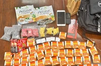 1000 viên thuốc lắc cùng nhiều loại ma tuý dạng nước khác bị lực lượng chức năng phát hiện thu giữ. Ảnh: MT.