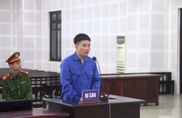 Bị cáo Phúc khai nhận hành vi trộm cắp tài sản của cửa hàng điện thoại. Ảnh: MT.