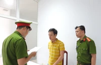 Long đã nhờ người đóng giả nhân viên tín dụng để lừa đảo chiếm đoạt tài sản. Ảnh: CA.