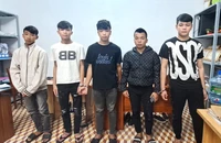 Nhóm đối tượng bị bắt giam vì cướp tài sản và bắt giữ người trái pháp luật. Ảnh: CA.