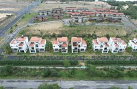 Hàng loạt dự án, resort bị 'bỏ quên' bên vịnh Lăng Cô - Vịnh đẹp thế giới