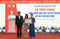 Truy tặng ‘Huân chương dũng cảm’ cho bảo vệ ngân hàng bị cướp đâm tử vong