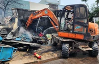 Đà Nẵng: Khu nhà kho đổ sập sau vụ cháy cạnh âu thuyền Thọ Quang