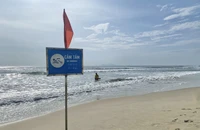 9 người bị sóng cuốn trôi khi tắm biển ở Đà Nẵng