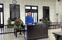 Giật túi xách xong vẫn ung dung chở hàng xóm về nhà