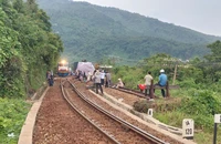 Đã thông tuyến sau sự cố trật bánh tàu hoả trên núi Hải Vân