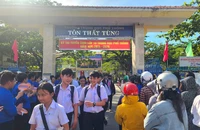Đà Nẵng: Thí sinh cười tươi sau môn tiếng Anh ở kỳ thi lớp 10