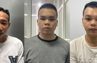 Trinh sát chặn ô tô, bắt giữ 3 người cùng nhiều loại ma tuý