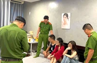 1 nam, 2 nữ tổ chức sử dụng ma tuý tại nhà