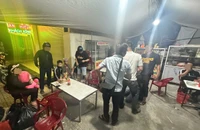 Giải cứu nữ nhân viên quán karaoke bị đánh đập, bán qua nhiều quán