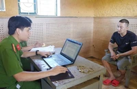 Mua giấy tờ xe giả trên mạng đi lừa đảo tiệm cầm đồ 