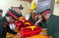 An táng các liệt sĩ ở hang Tám Cô sau khi xác định đầy đủ ADN