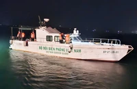 2 ngư dân gặp nạn được tàu Khánh Minh 09 và Biên phòng Quảng Trị cứu