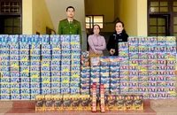 Đang bán hơn 340 kg pháo nổ thì bị công an bắt