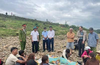 2 em học sinh đuối nước khi ra sông tắm