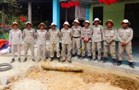 Đào sân, gặp quả bom hơn 200 kg ngay sát móng nhà
