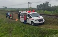 Người phụ nữ bị tàu đâm tử vong khi băng qua đường ray