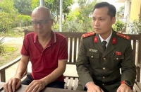 2 người đàn ông xúc phạm một cán bộ công an tham gia ứng cử