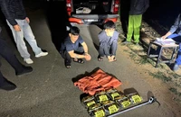 Hải quan chặn ô tô, thu giữ 7kg ma túy đá