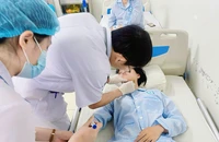 Nữ sinh ở Quảng Trị bị dây điện cứa vào cổ khi đang đi trên đường