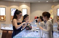 Vì sao vàng được dự đoán tăng hơn 100 triệu đồng?