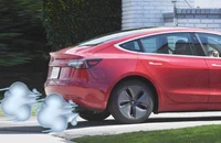 Mỹ cấm xe Tesla 'đánh rắm' vào người đi bộ