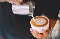 Buổi sáng uống cà phê, chuyện gì xảy ra cho cơ thể?