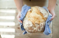 Sáng nào cũng ăn bánh mì, cơ thể sẽ đối diện với điều gì?