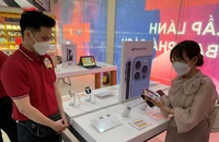 Vì sao người Việt phải mua iPhone 15 vào lúc nửa đêm?