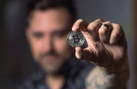 Vì sao tiền số bitcoin lại trỗi dậy mạnh mẽ?