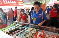 Lợi nhuận giảm, ông lớn trong ngành heo vẫn 'sale sập sàn'